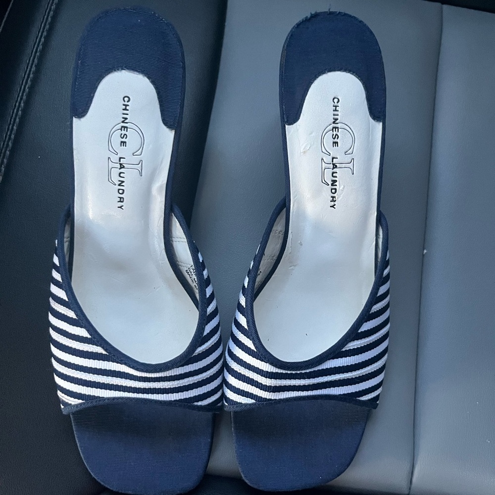 CHINESE LAUNDRY Women’s low heels